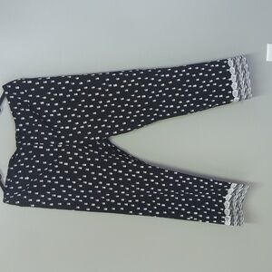 Elliott Lauren Size 14 Black and White Capris
